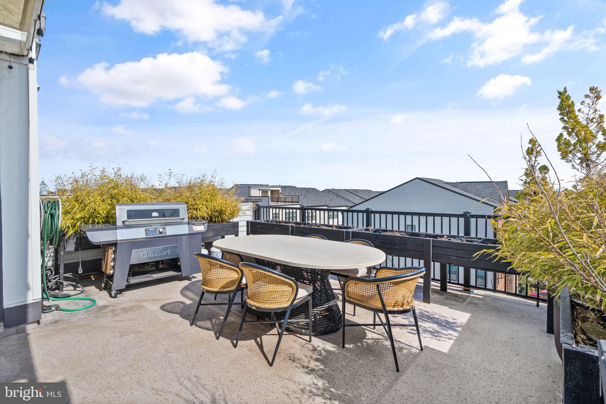 GARDEN DISTRICT AT BRAMBLETON TOWN CENTER - Residential