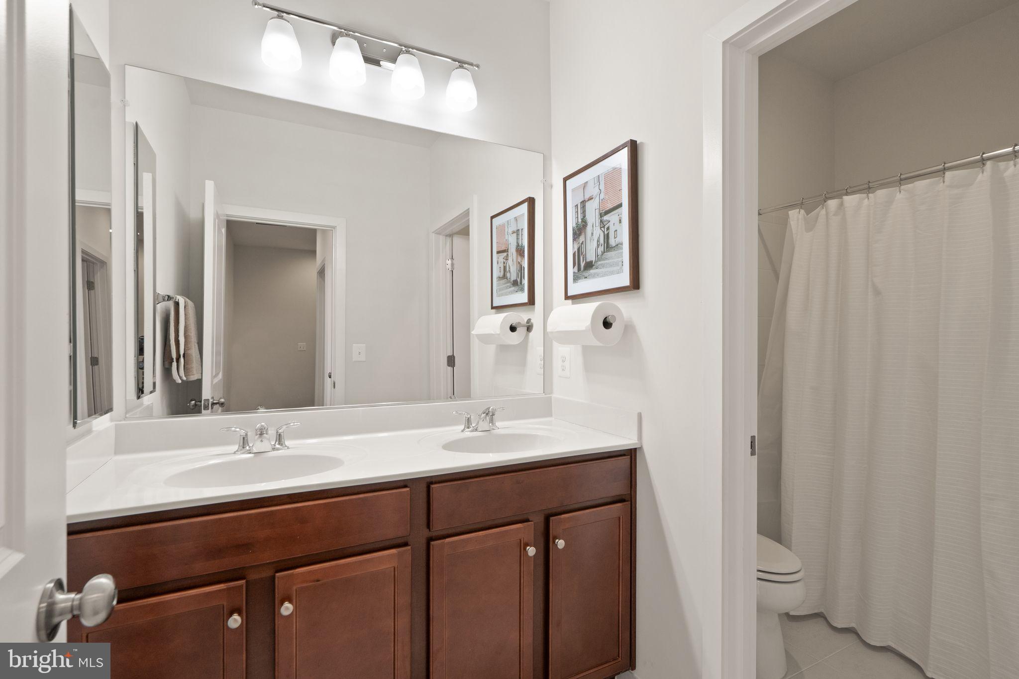 GARDEN DISTRICT AT BRAMBLETON TOWN CENTER - Residential