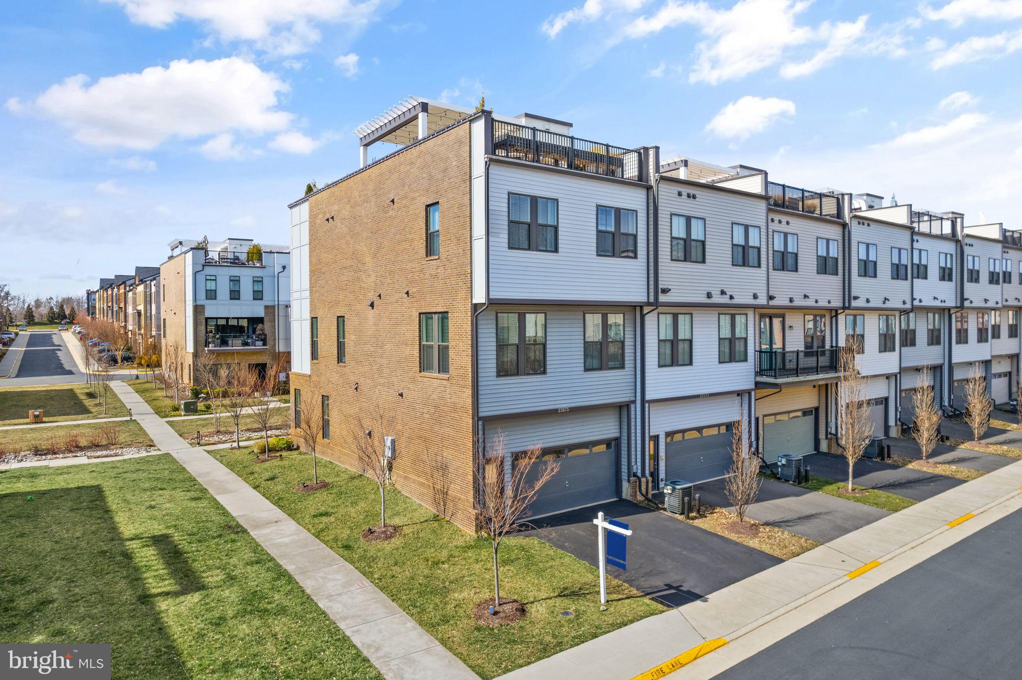 GARDEN DISTRICT AT BRAMBLETON TOWN CENTER - Residential