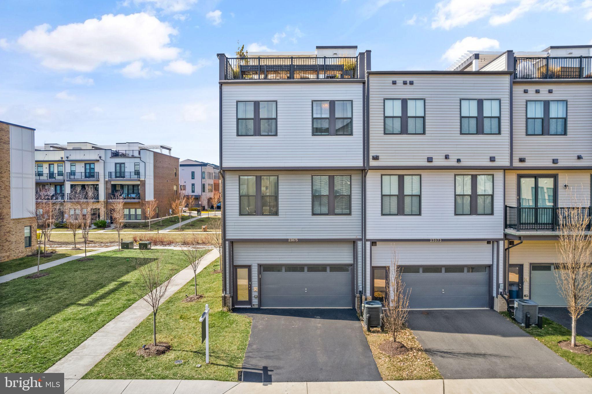 GARDEN DISTRICT AT BRAMBLETON TOWN CENTER - Residential