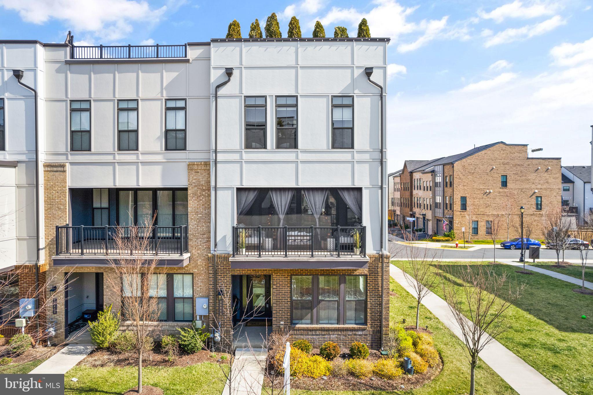 GARDEN DISTRICT AT BRAMBLETON TOWN CENTER - Residential