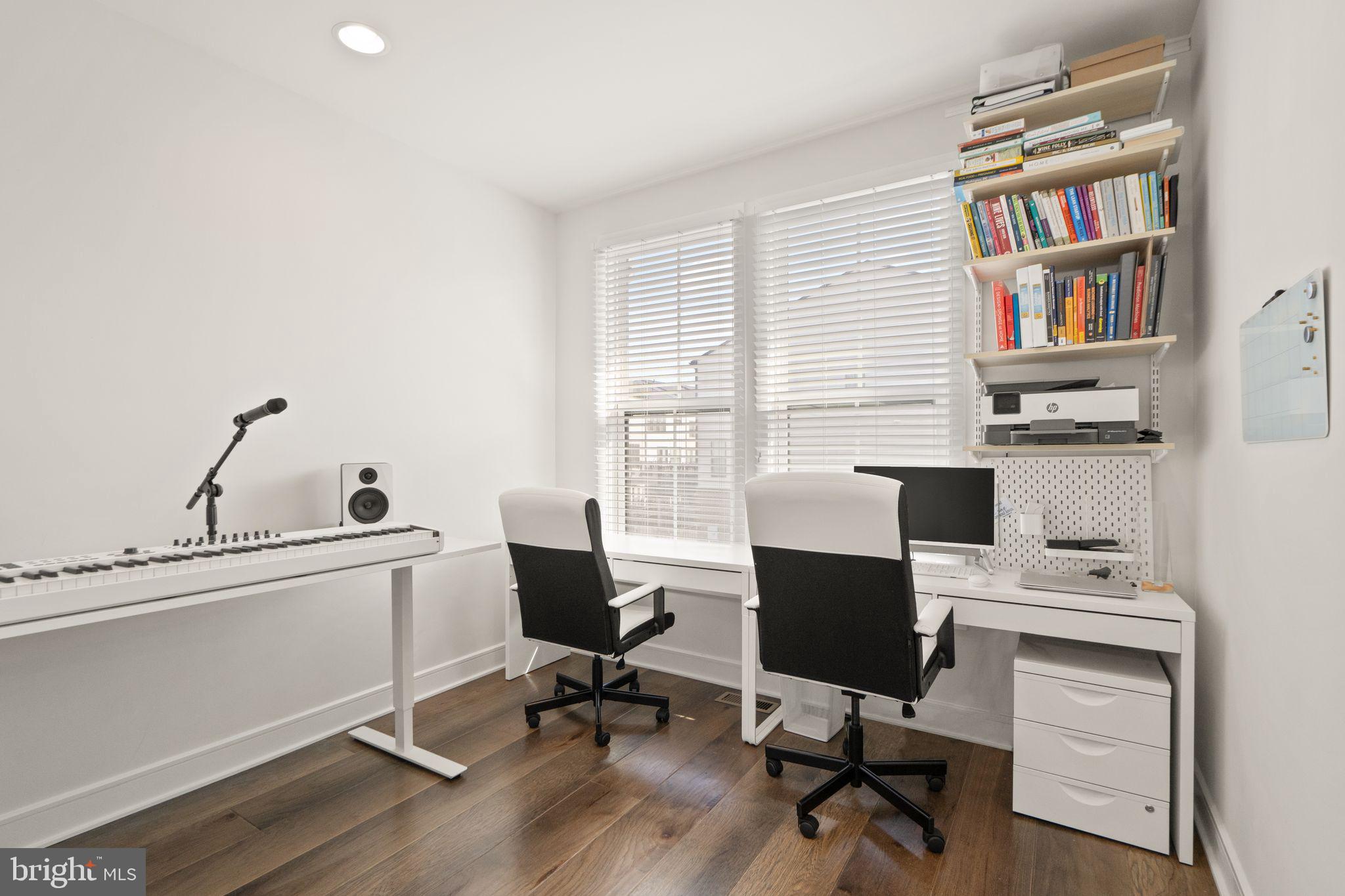 GARDEN DISTRICT AT BRAMBLETON TOWN CENTER - Residential