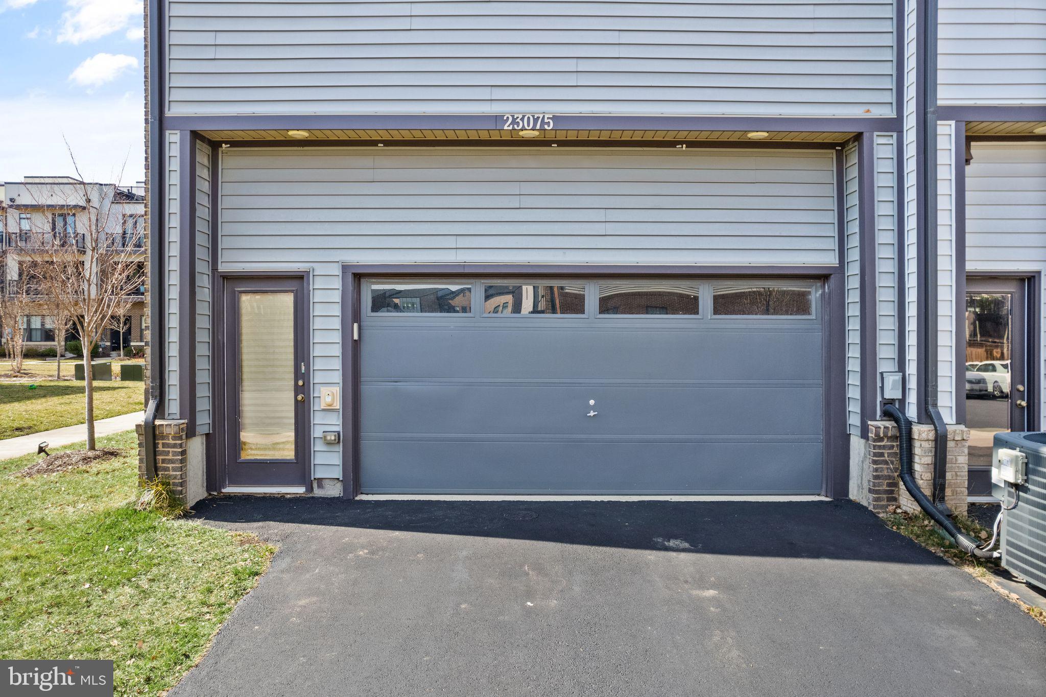 GARDEN DISTRICT AT BRAMBLETON TOWN CENTER - Residential