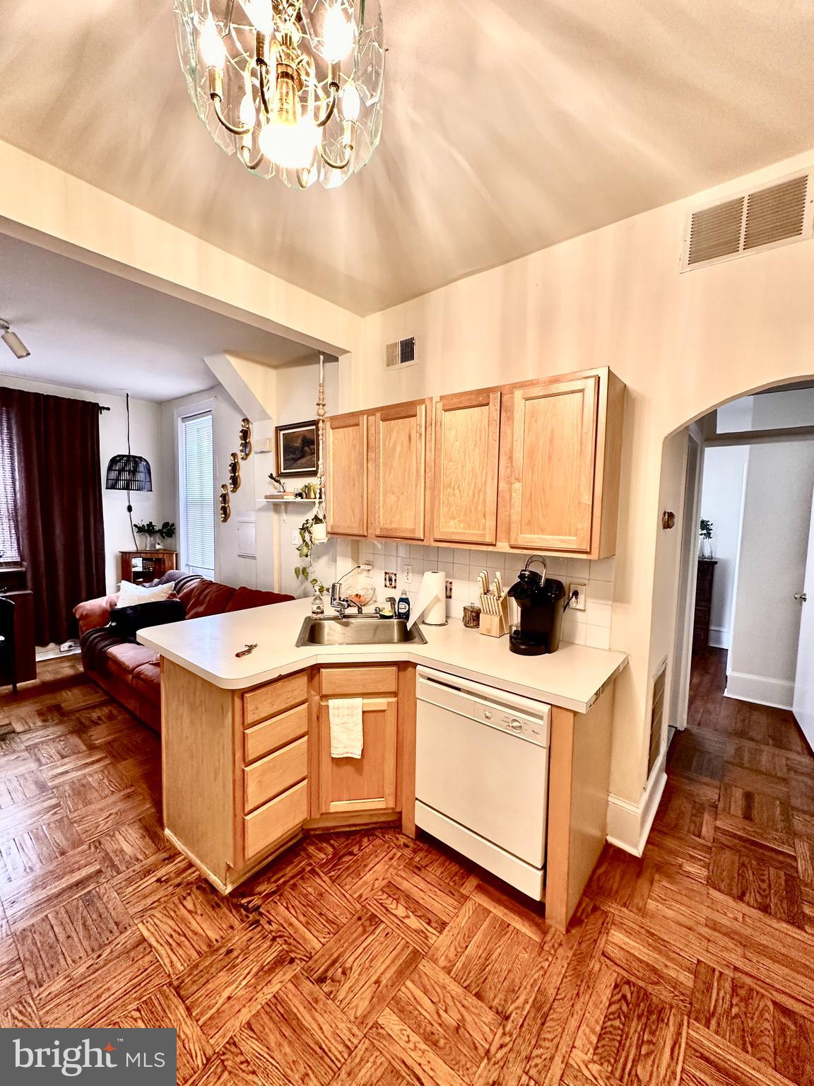 EAST FALLS - Residential Lease