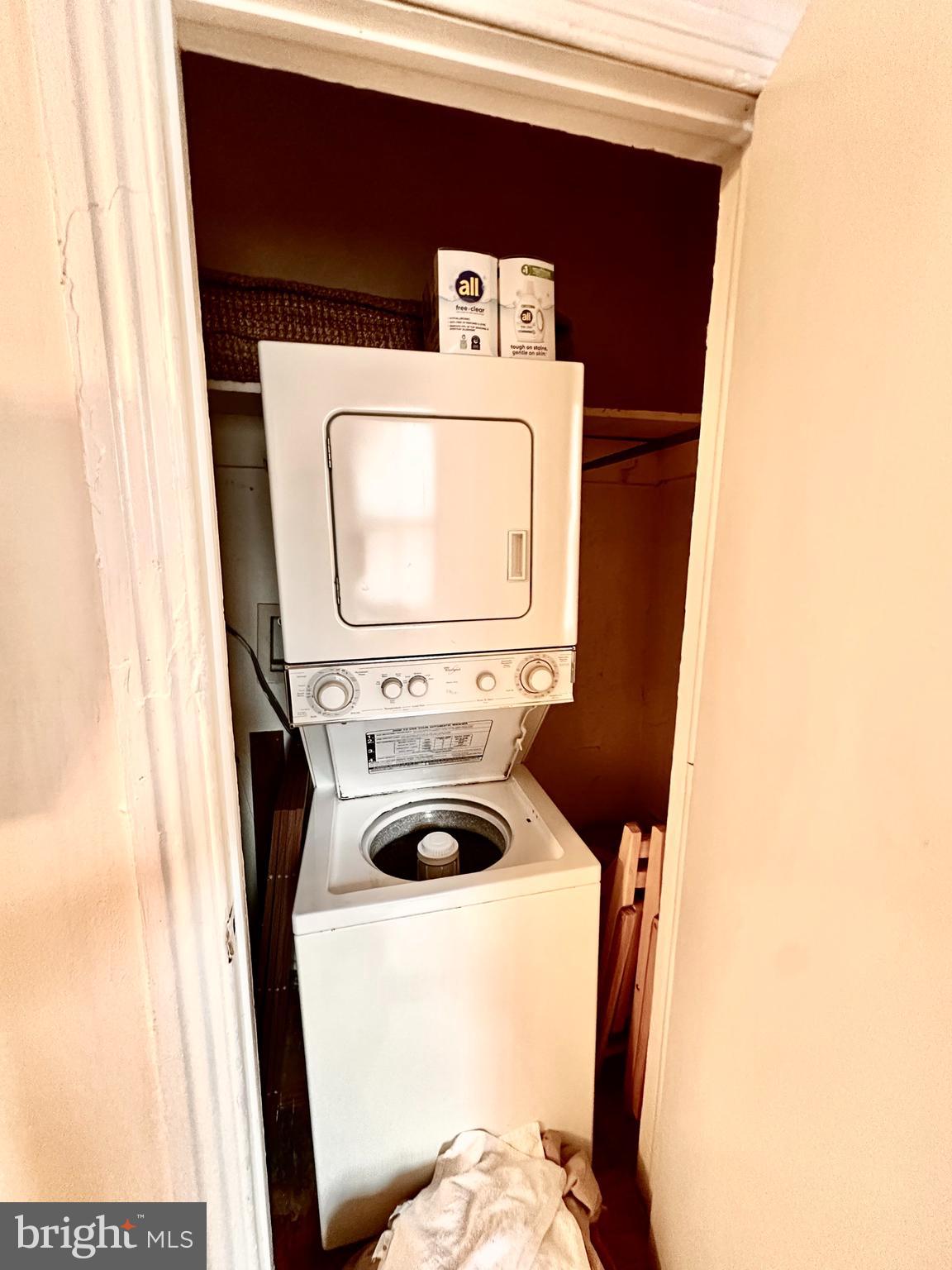 EAST FALLS - Residential Lease