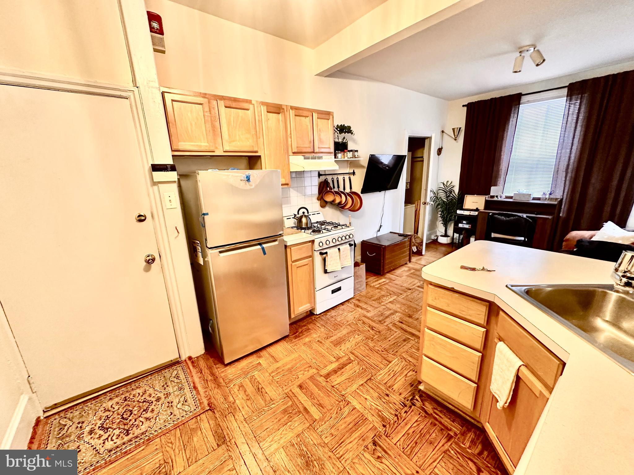 EAST FALLS - Residential Lease