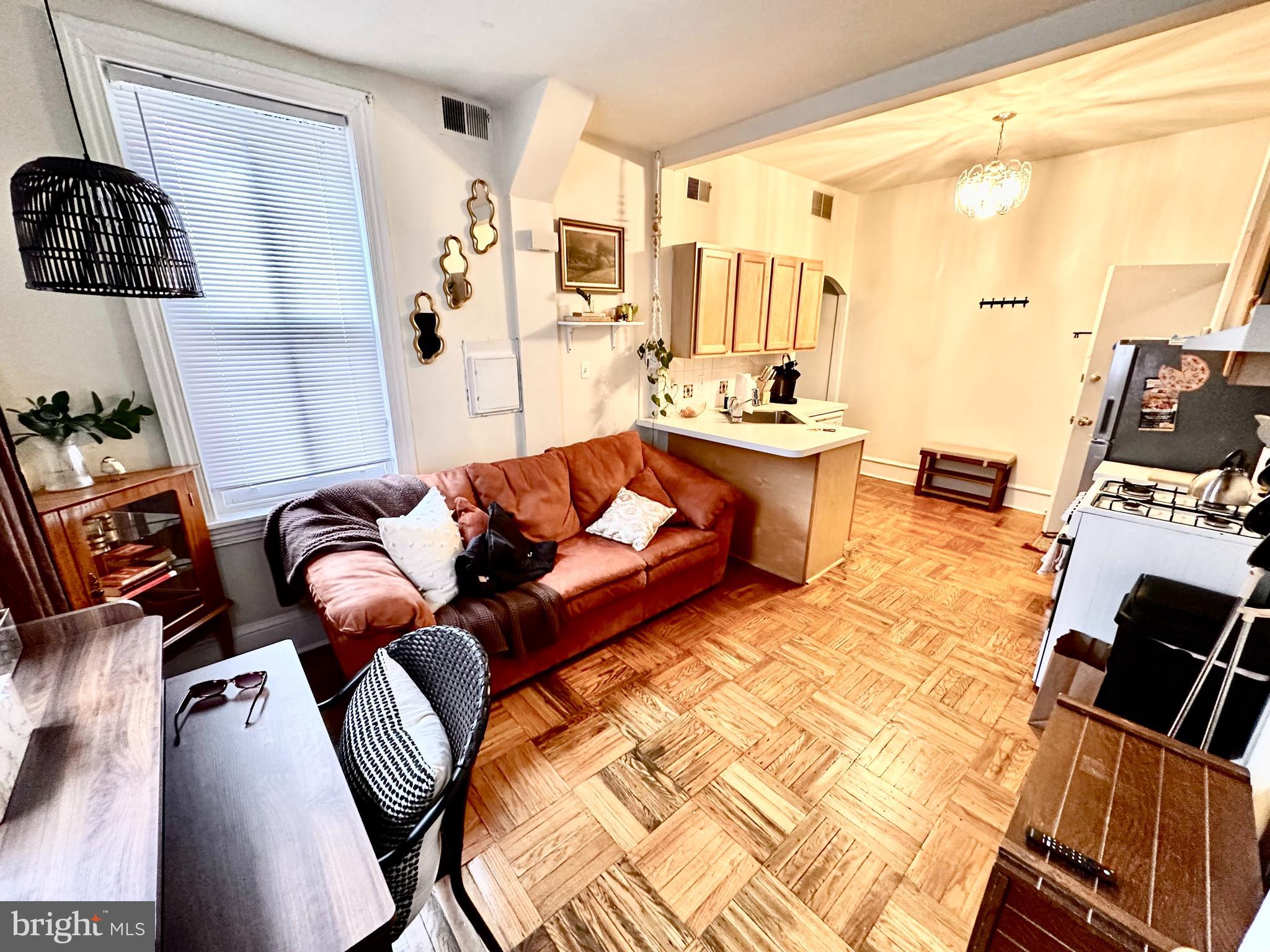 EAST FALLS - Residential Lease