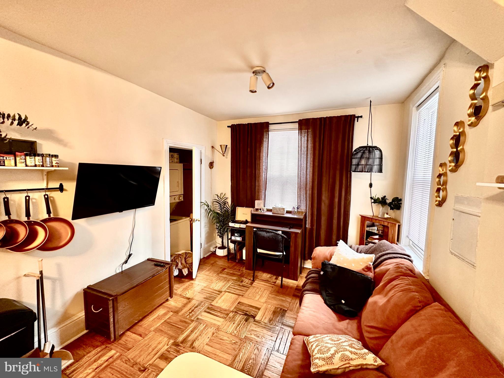 EAST FALLS - Residential Lease