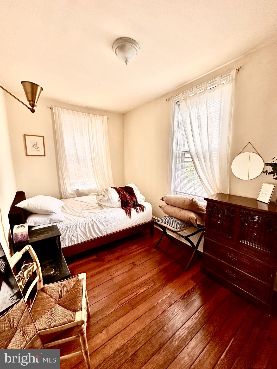 EAST FALLS - Residential Lease