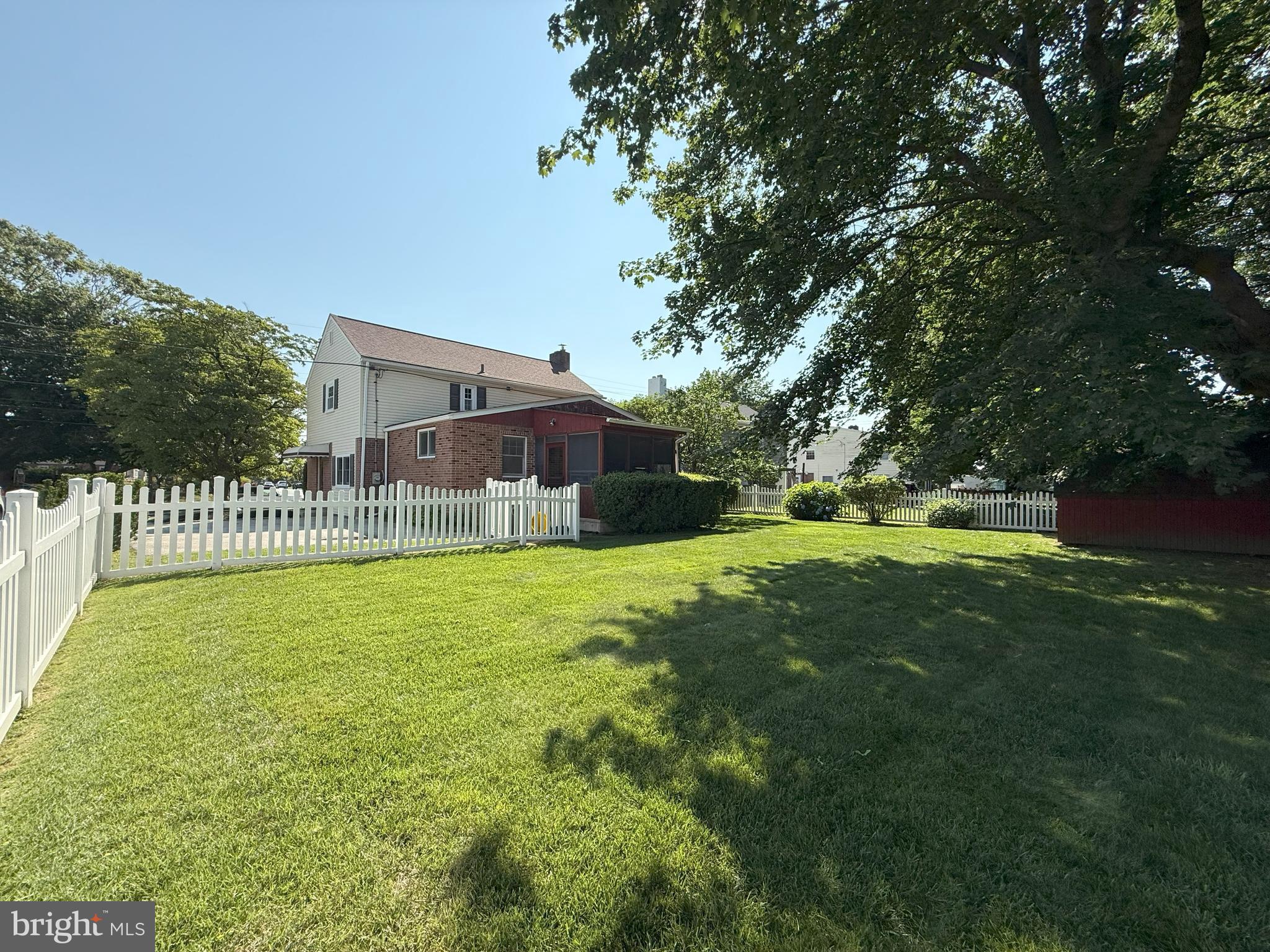 340 E THOMSON AVENUE