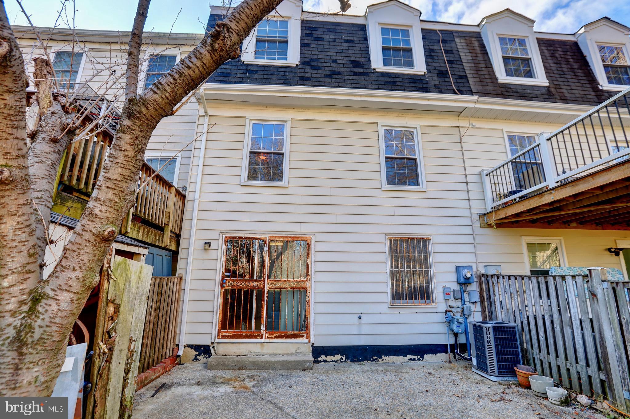 9473 CLOVERDALE COURT