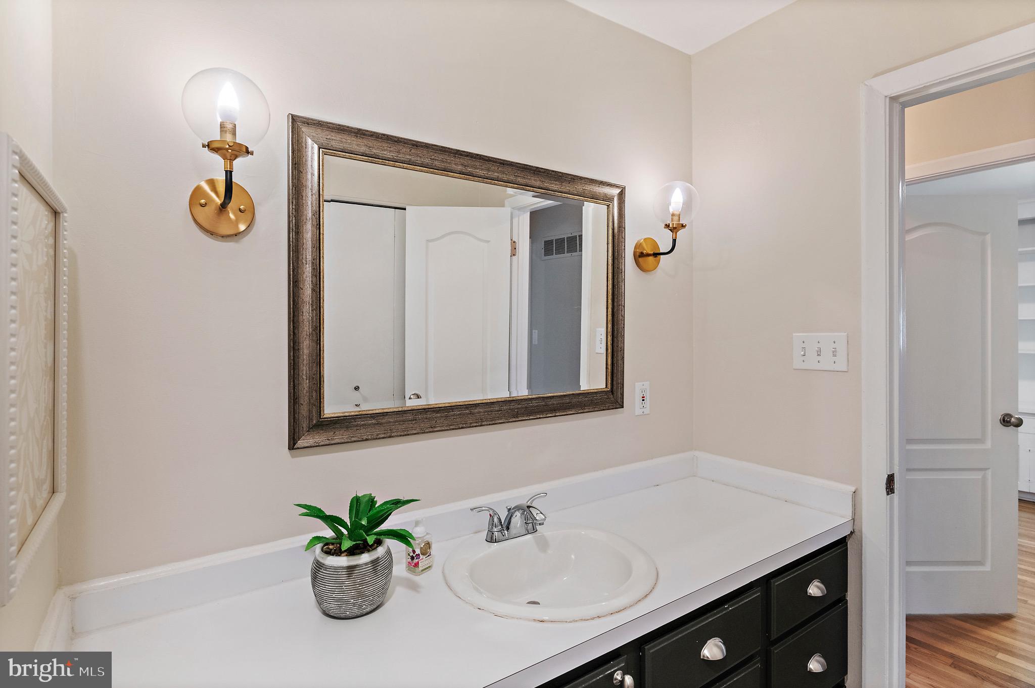 KENSINGTON - Residential