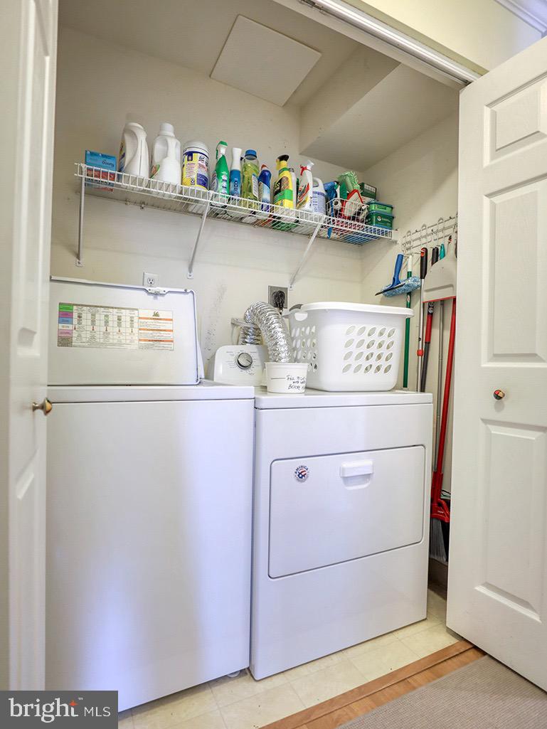 SANIBEL VILLAGE - Residential