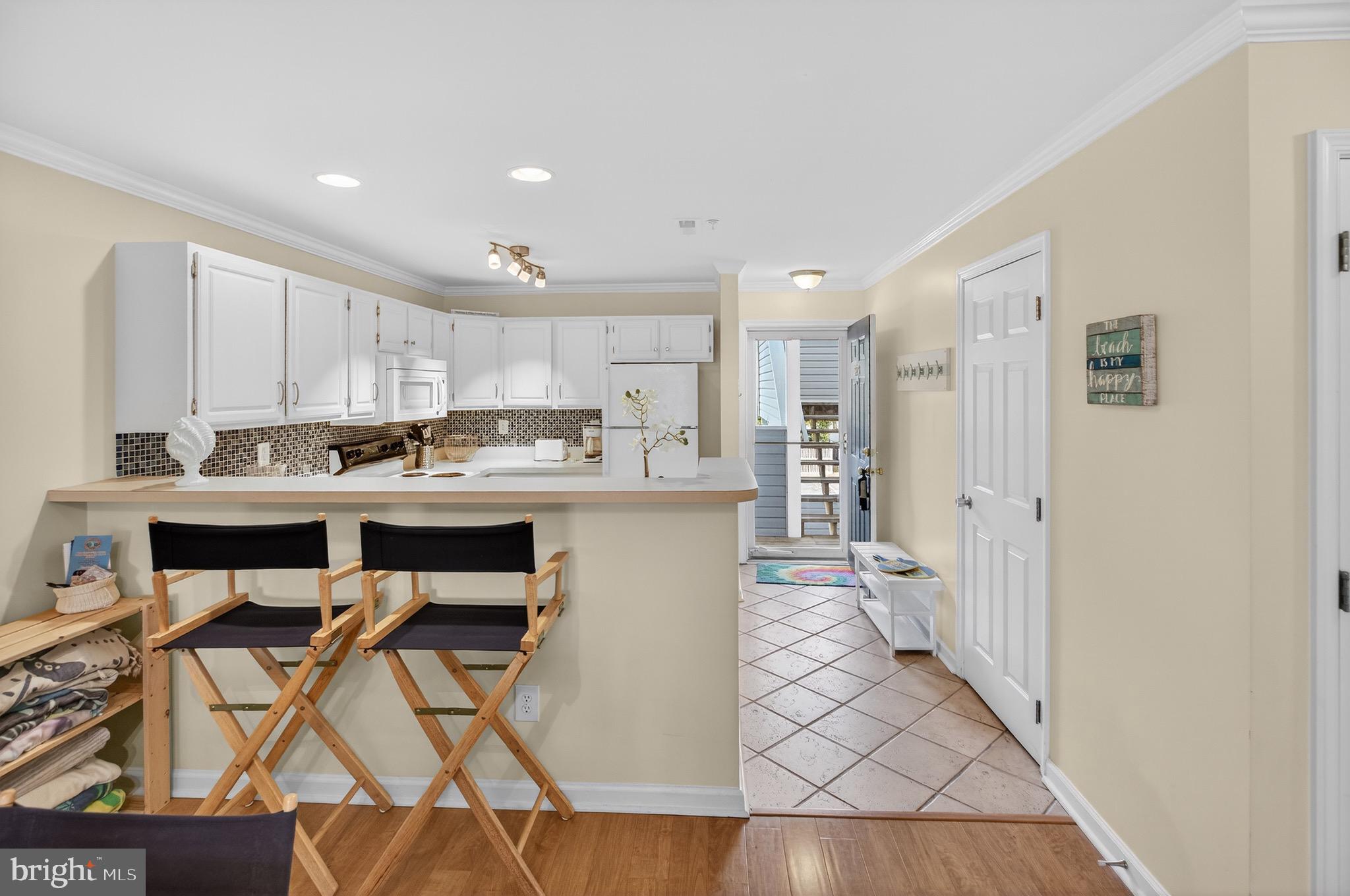 SANIBEL VILLAGE - Residential