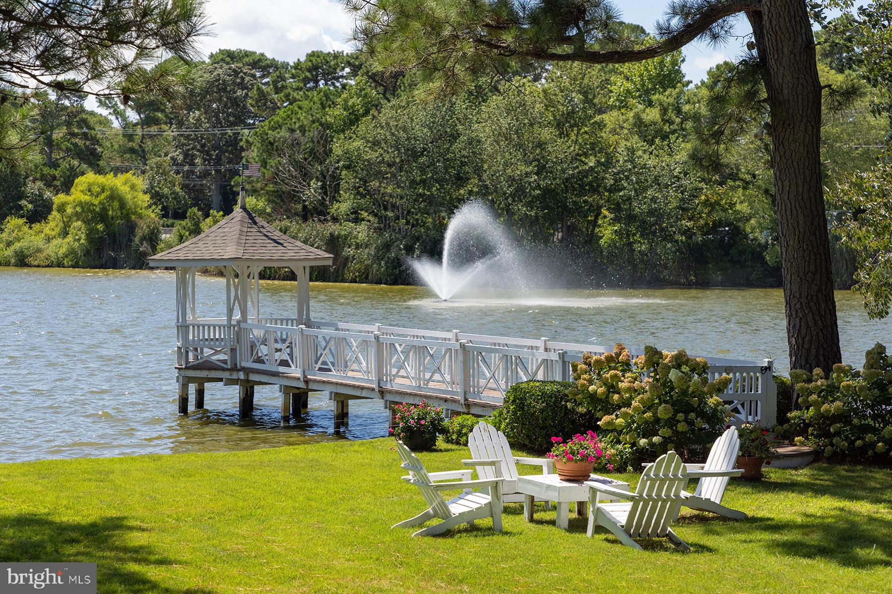 SANIBEL VILLAGE - Residential