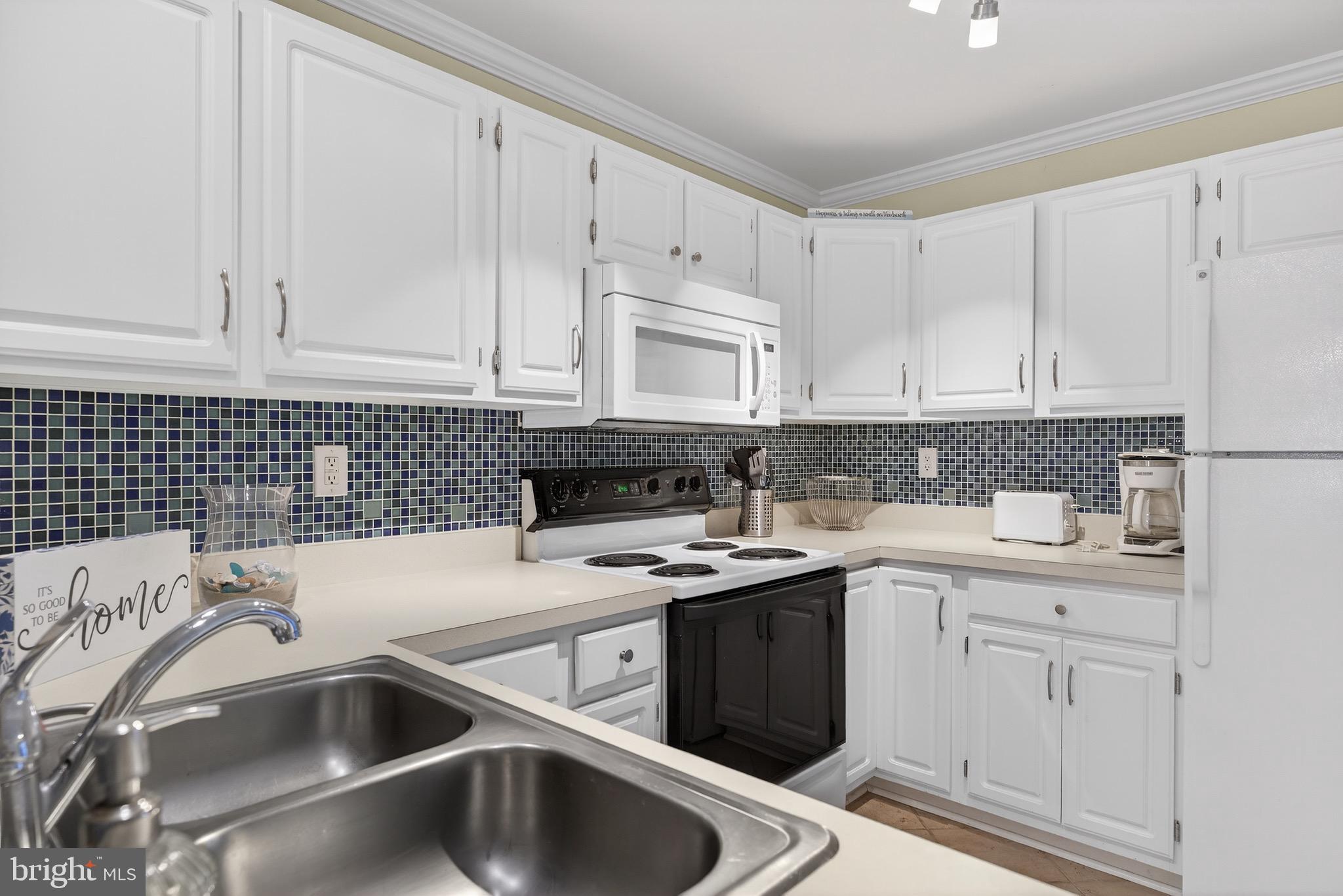 SANIBEL VILLAGE - Residential