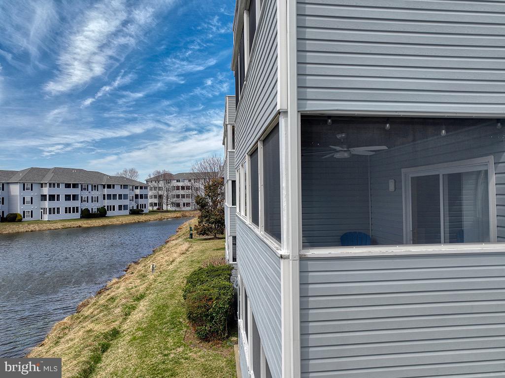 SANIBEL VILLAGE - Residential