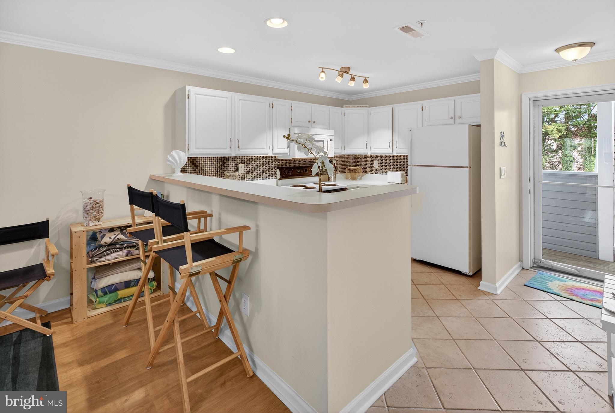 SANIBEL VILLAGE - Residential