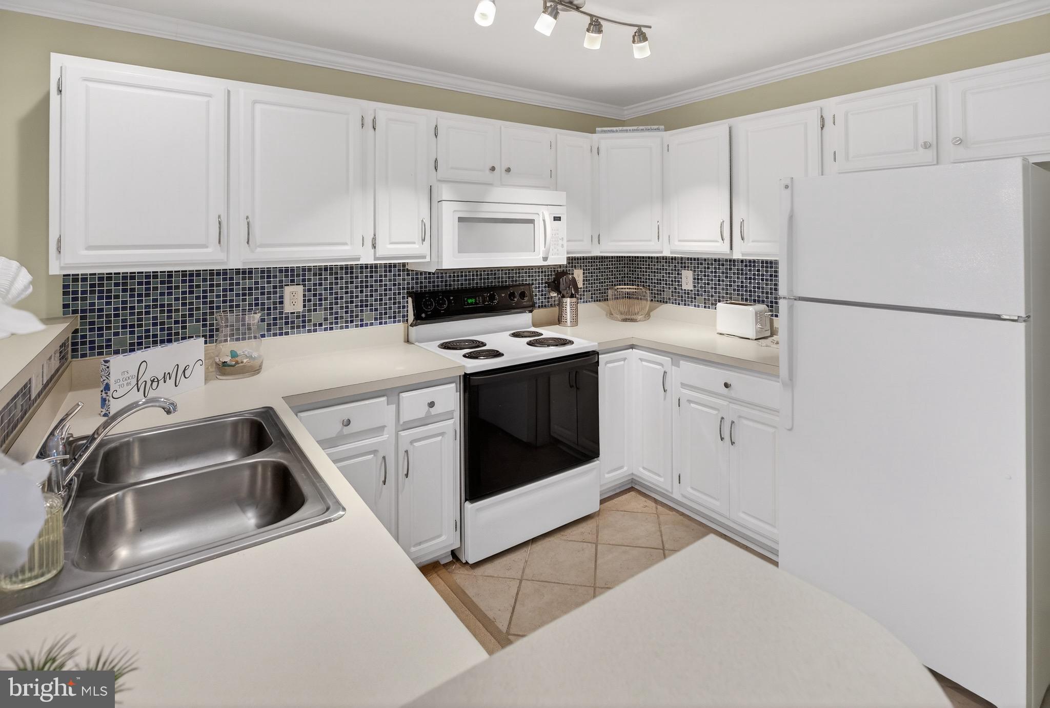 SANIBEL VILLAGE - Residential