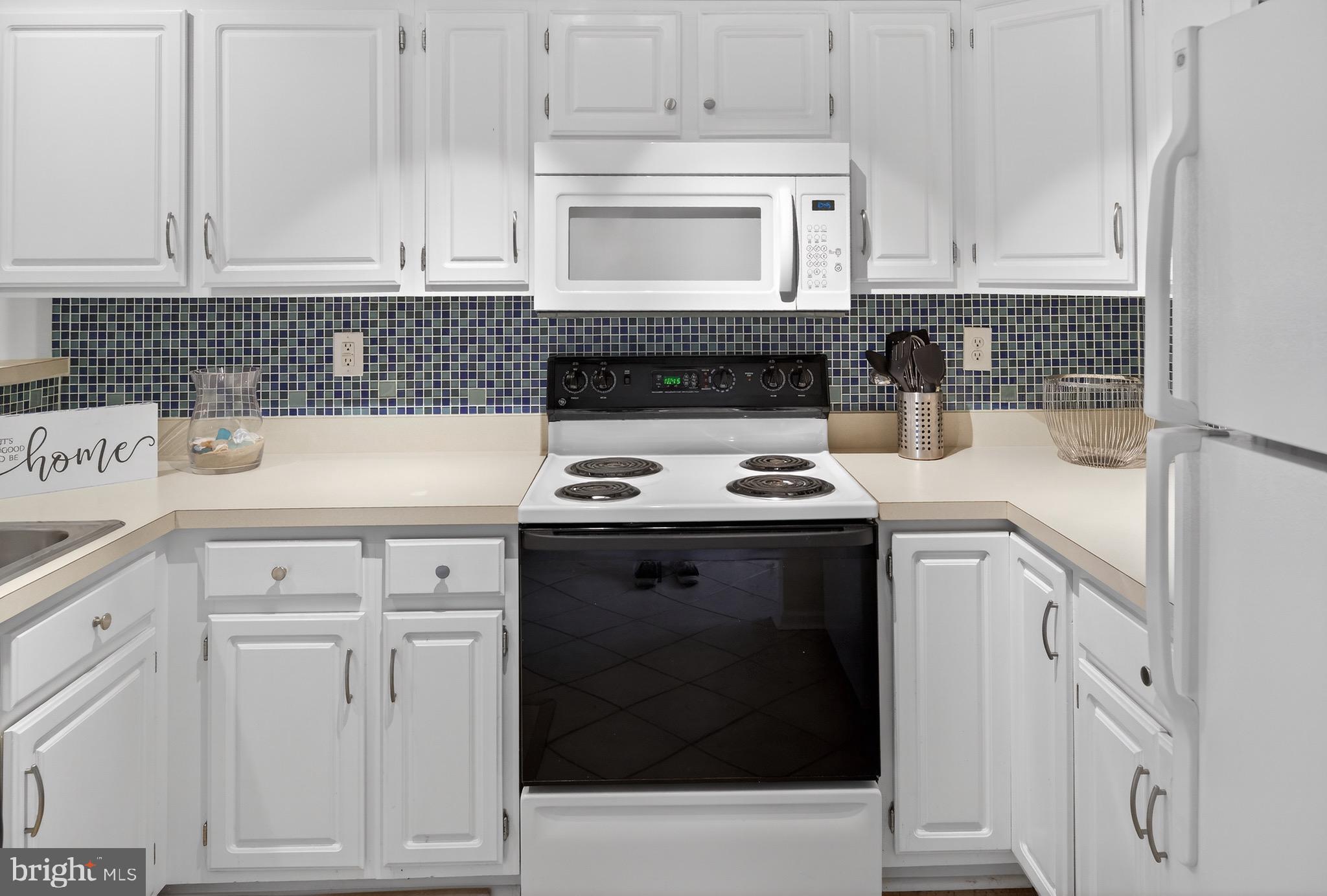 SANIBEL VILLAGE - Residential