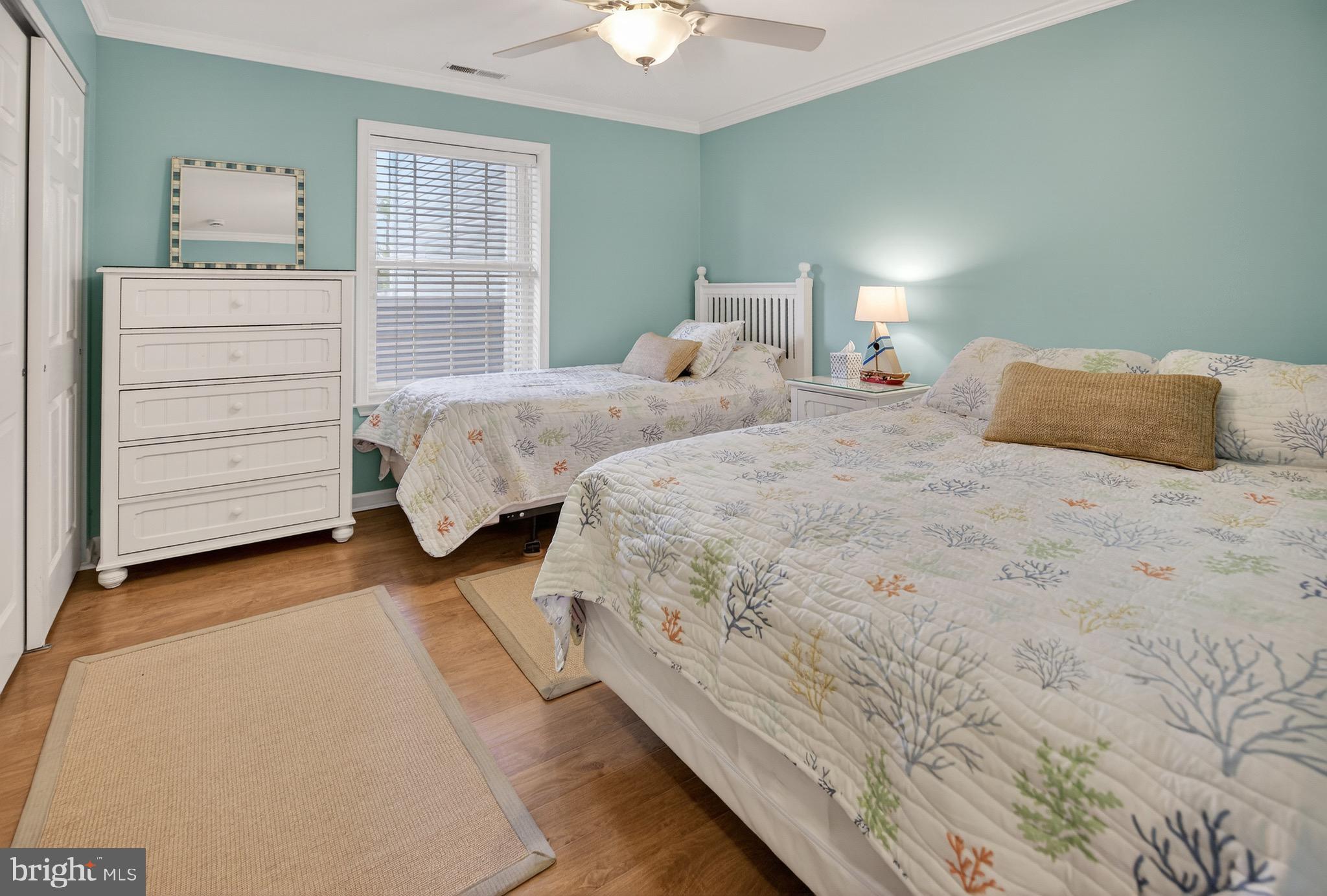 SANIBEL VILLAGE - Residential