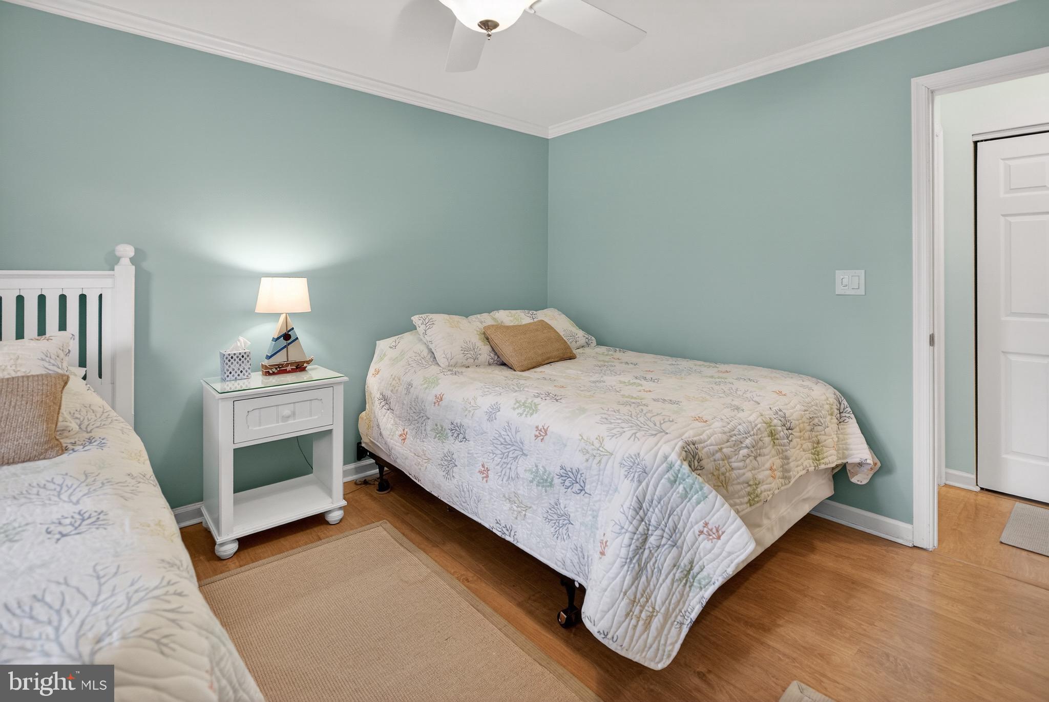 SANIBEL VILLAGE - Residential