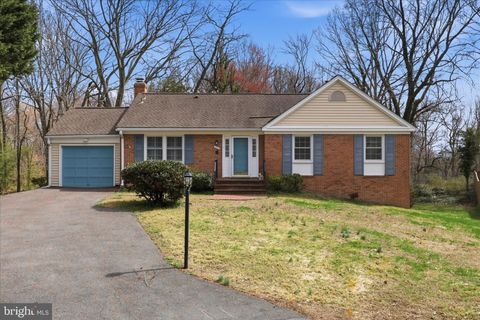 Photo of 6711 Stoneybrooke Lane, ALEXANDRIA, VA 22306 (MLS # VAFX2296242)