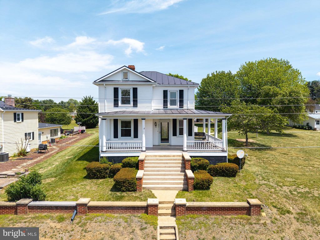 Photo of 606 S First Street, SHENANDOAH, VA 22849 (MLS # VAPA2006384)