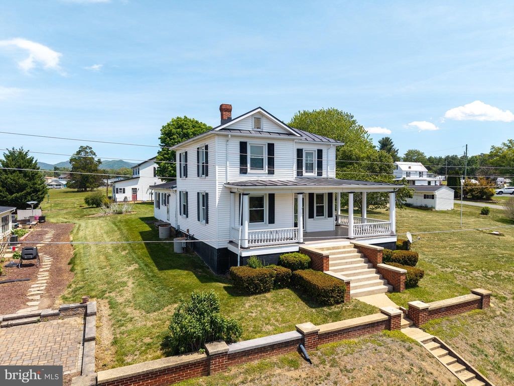 Photo of 606 S First Street, SHENANDOAH, VA 22849 (MLS # VAPA2006384)