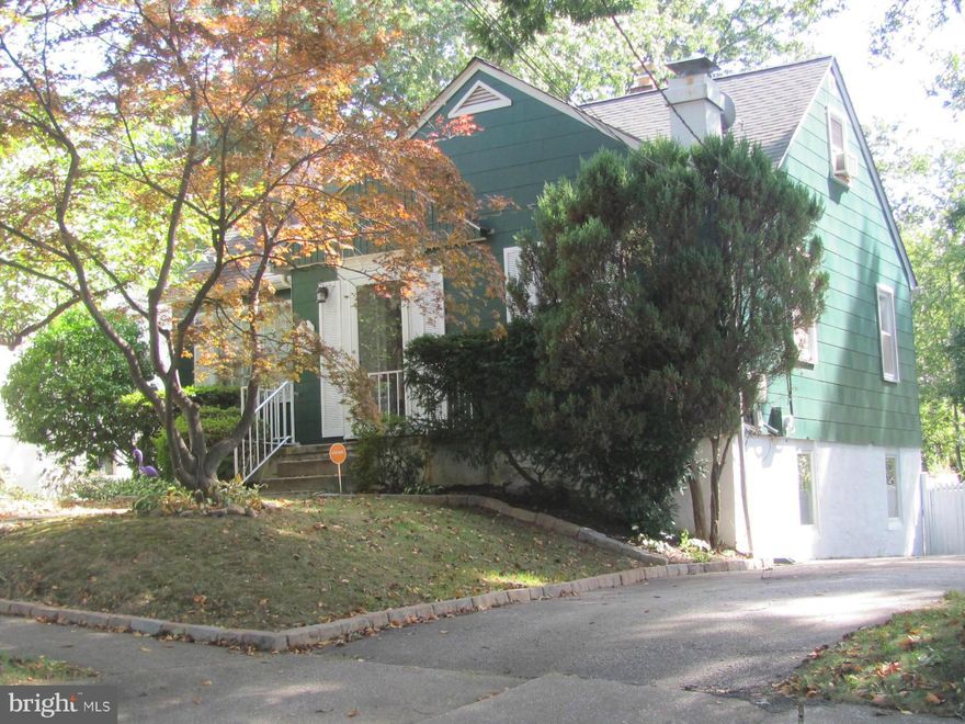 PARK-LIKE IN PARKVILLE!!! YOU WON 'T FIND ANY HOME W/ A MORE PRIVATE, INVITING YARD THAN THE ONE WHICH THIS 2 TIER DECK OVERLOOKS!  ROOMY EAT-IN KITCHEN W/ VAULTED CEILING W/ SKYLIGHT + CENTER ISLAND AND ALL APPLS.  HIDE OUT IN LOWER LEVEL, 2 PART RECREATION ROOM W/ TV ROOM + DRY BAR , SNUGGLE BY THE  BRICK HEARTHED WOOD BURNING FP OR PARK IT ON HUGE REAR DECK.C/A+FURNACE NEW IN 2012+OFF ST PARKNG