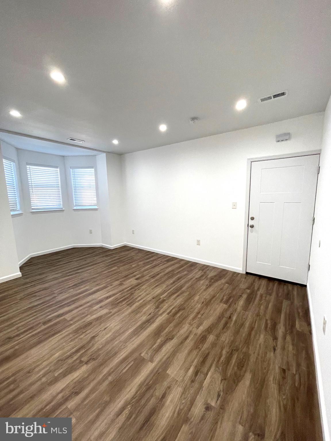 PORT RICHMOND - Residential Lease