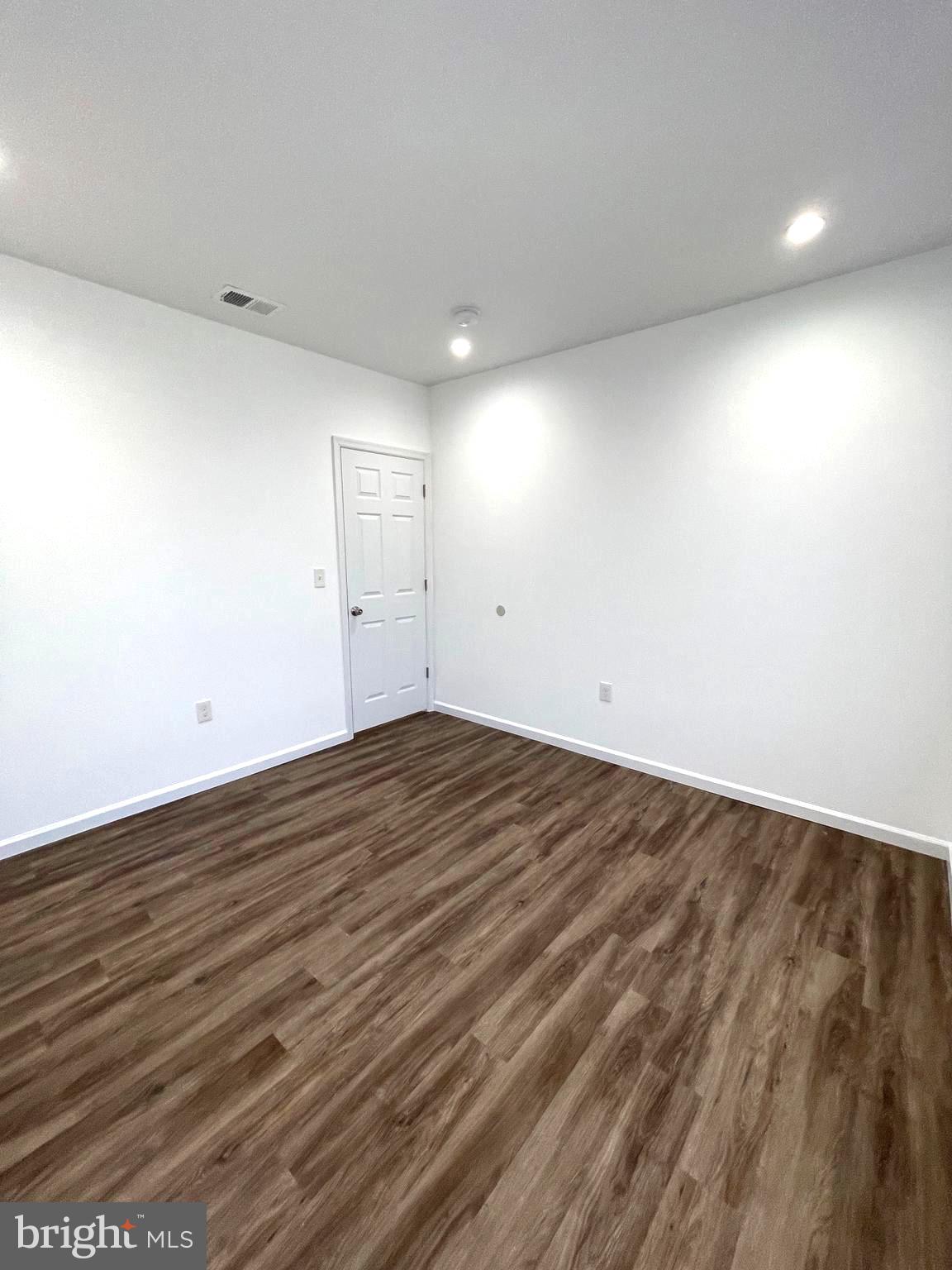 PORT RICHMOND - Residential Lease