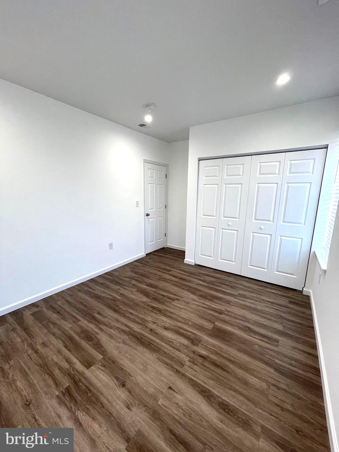 PORT RICHMOND - Residential Lease