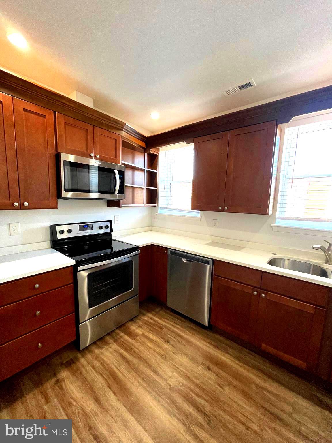 PORT RICHMOND - Residential Lease