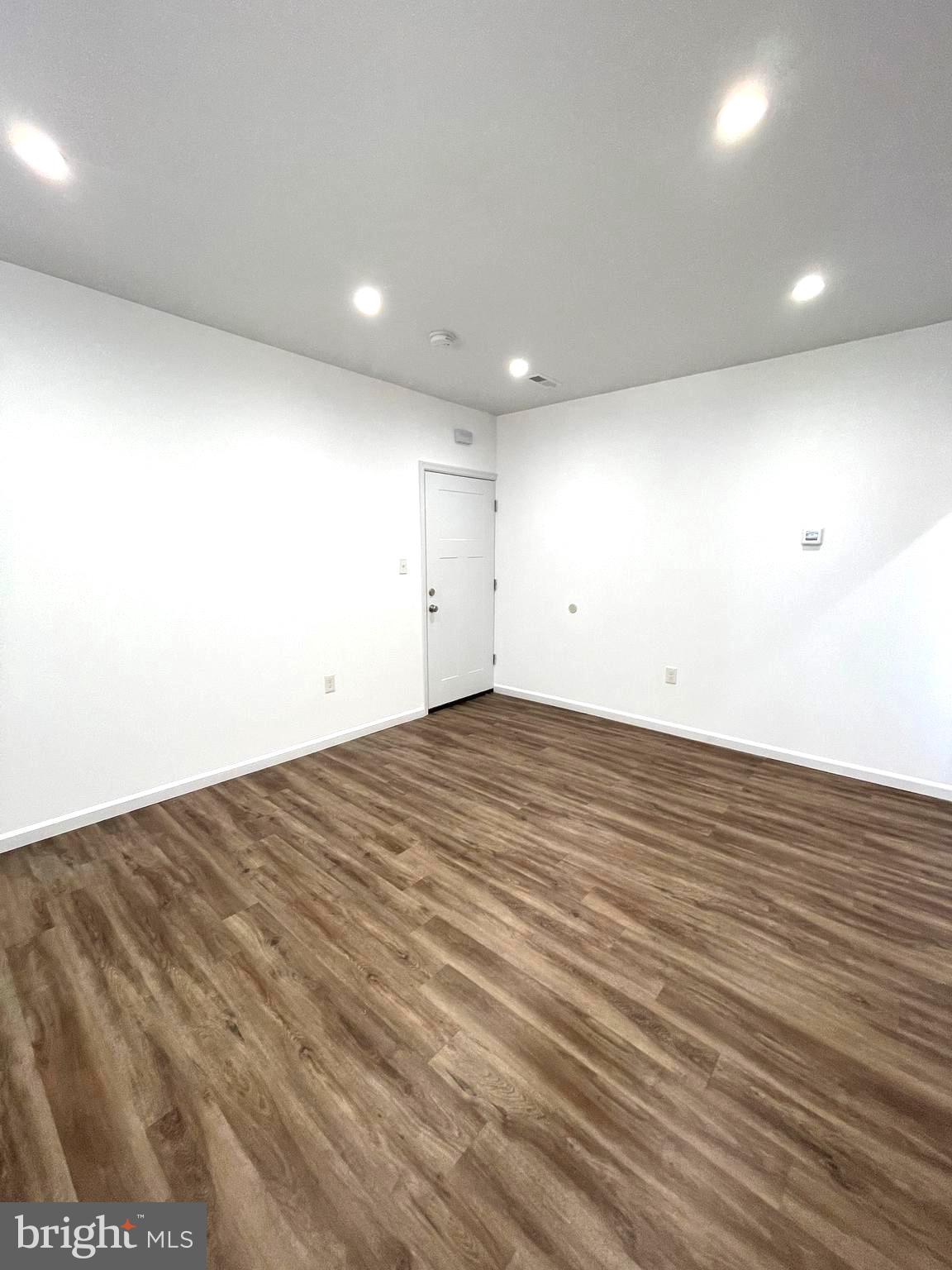 PORT RICHMOND - Residential Lease