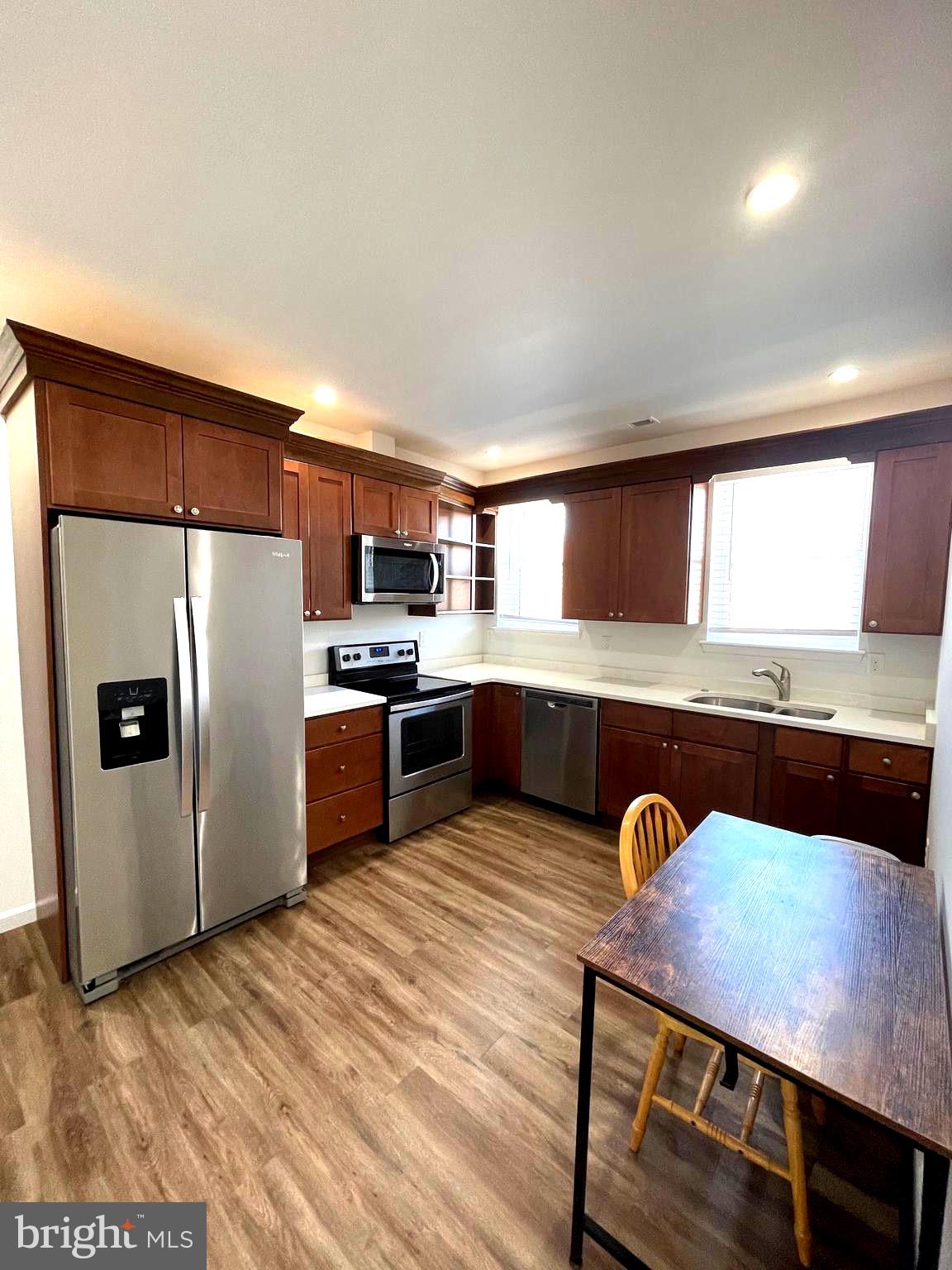 PORT RICHMOND - Residential Lease