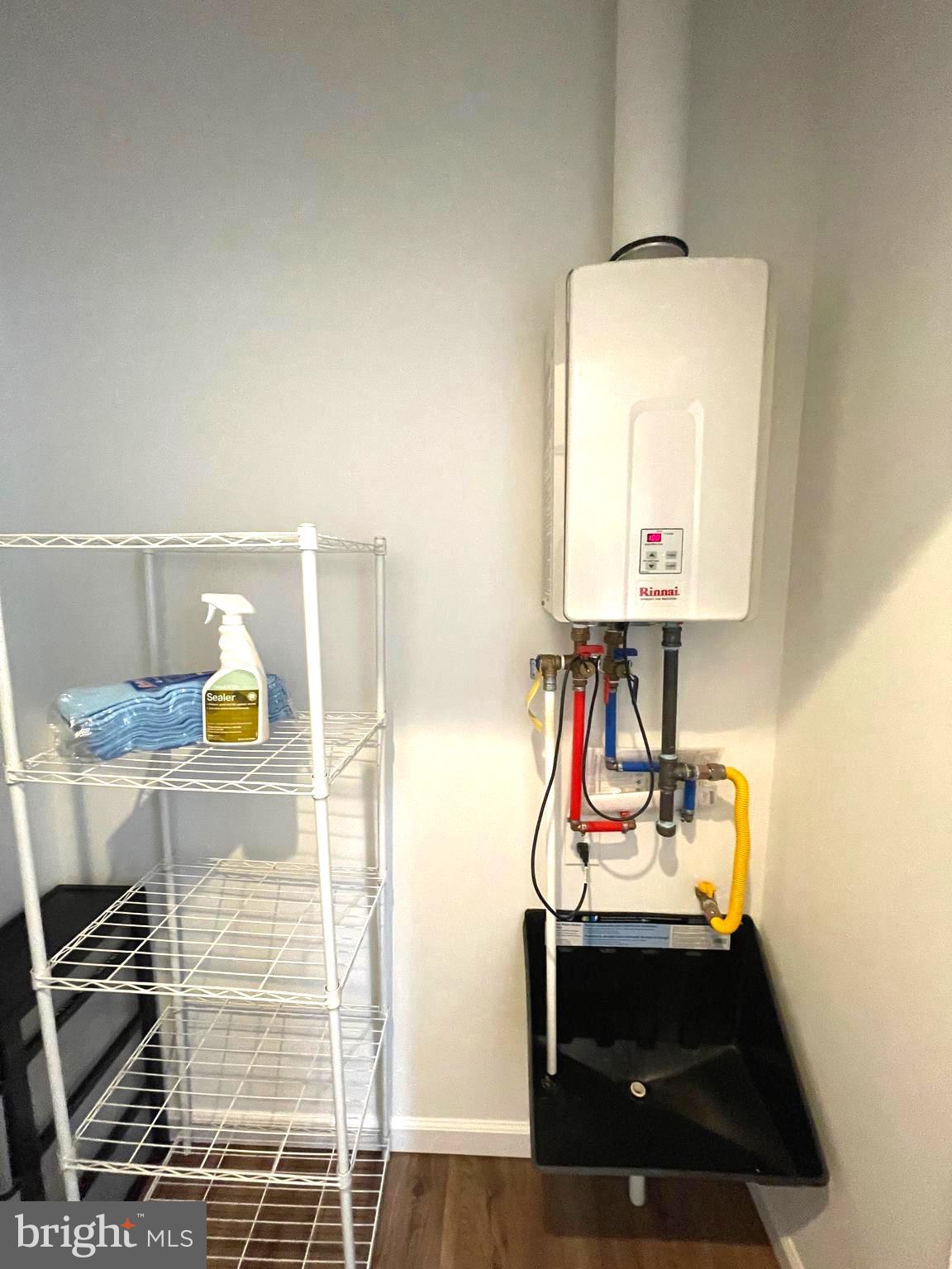 PORT RICHMOND - Residential Lease