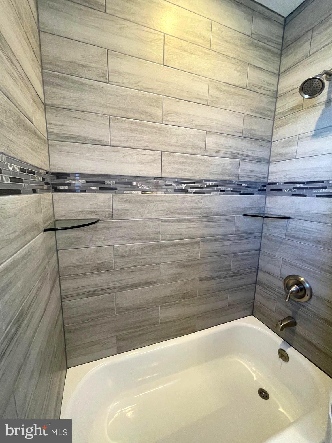 PORT RICHMOND - Residential Lease