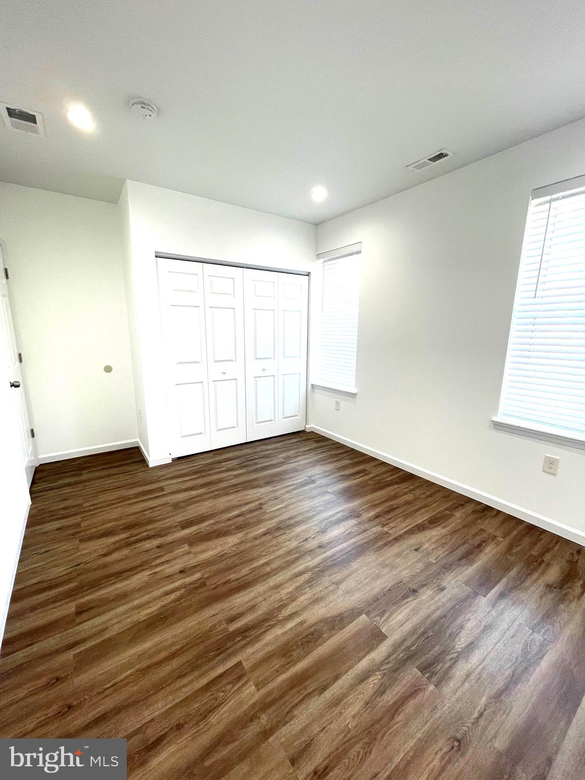 PORT RICHMOND - Residential Lease