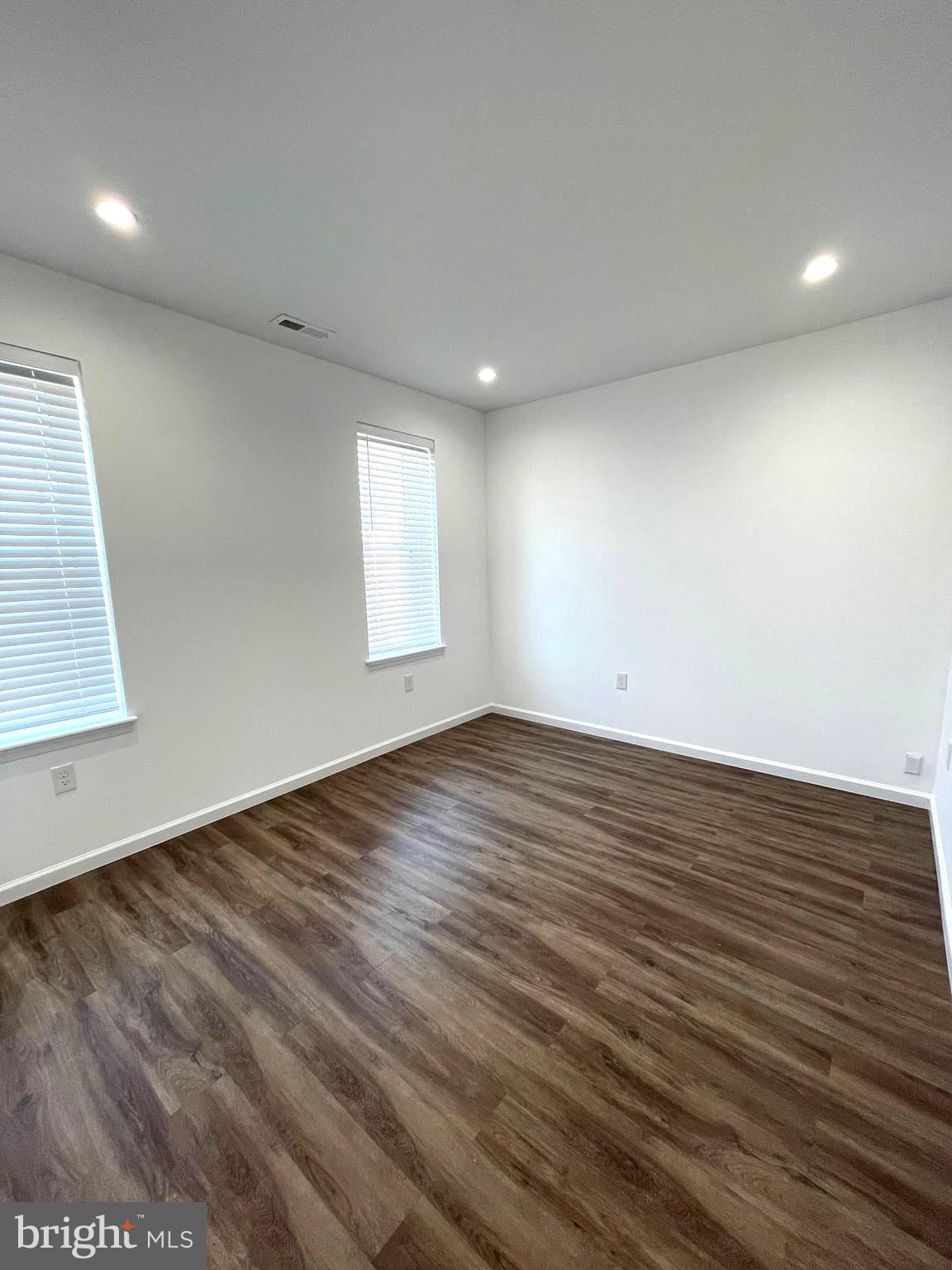 PORT RICHMOND - Residential Lease