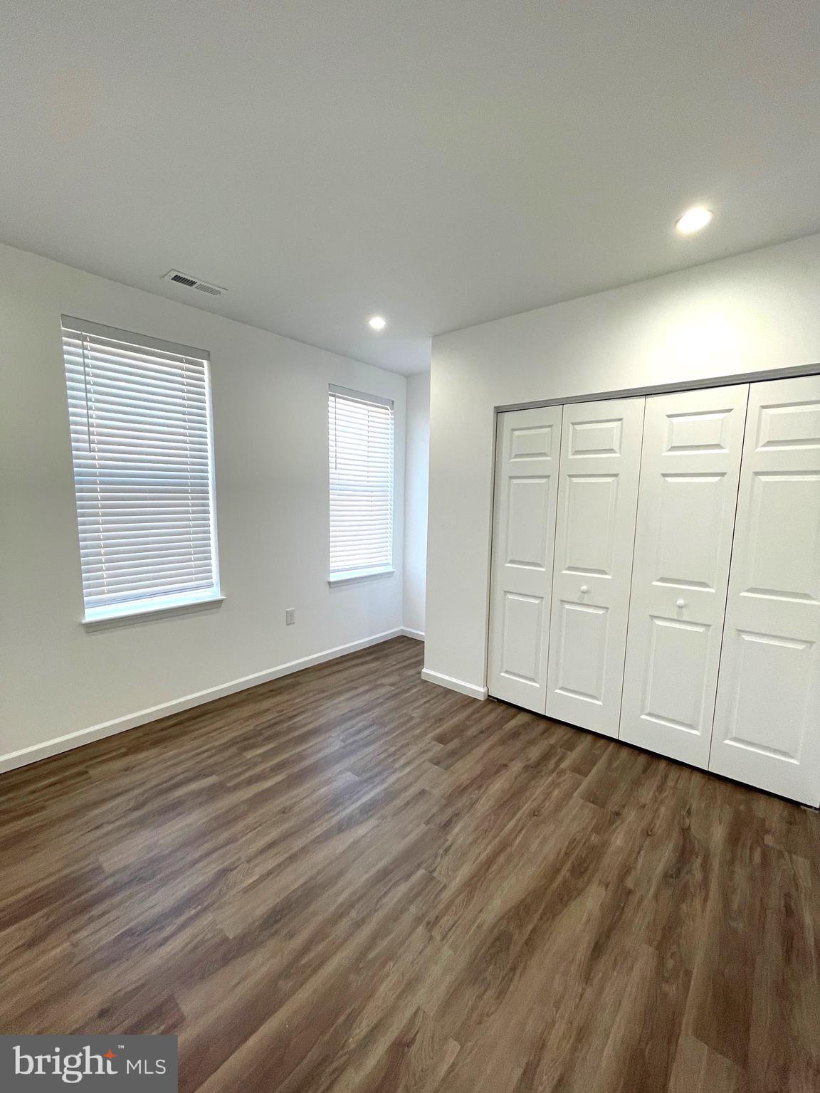 PORT RICHMOND - Residential Lease