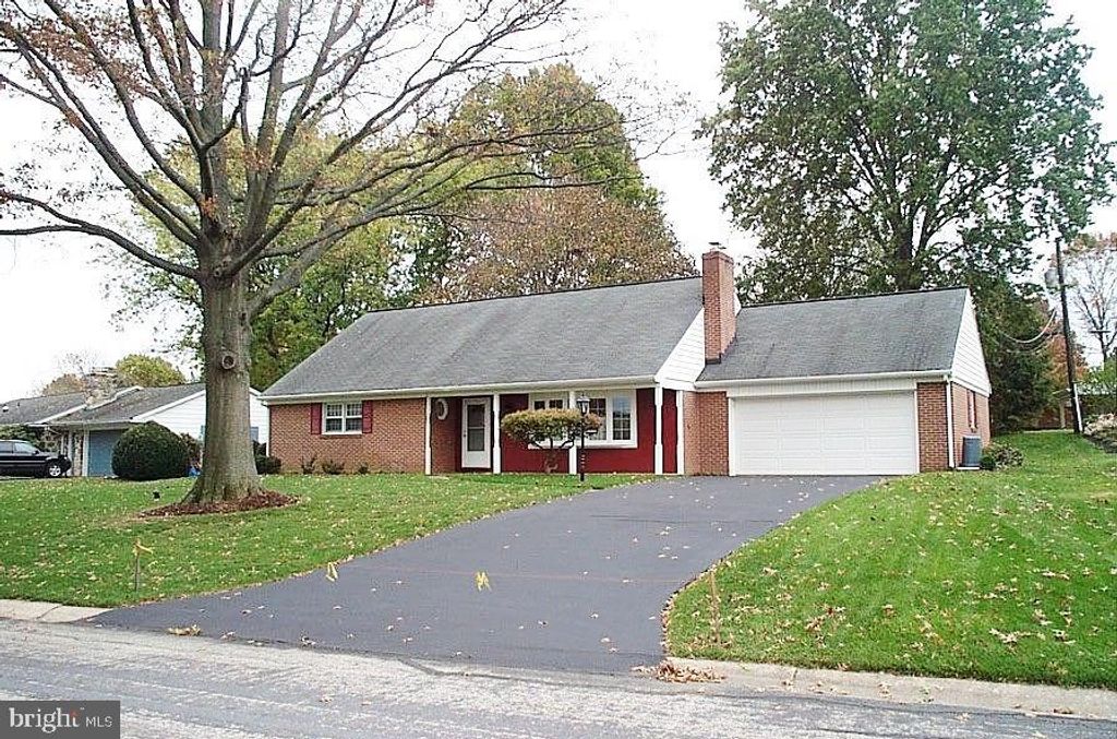 Photo of 308 WYNWOOD DR, WILLOW STREET, PA 17584 (MLS # PALA2030088)