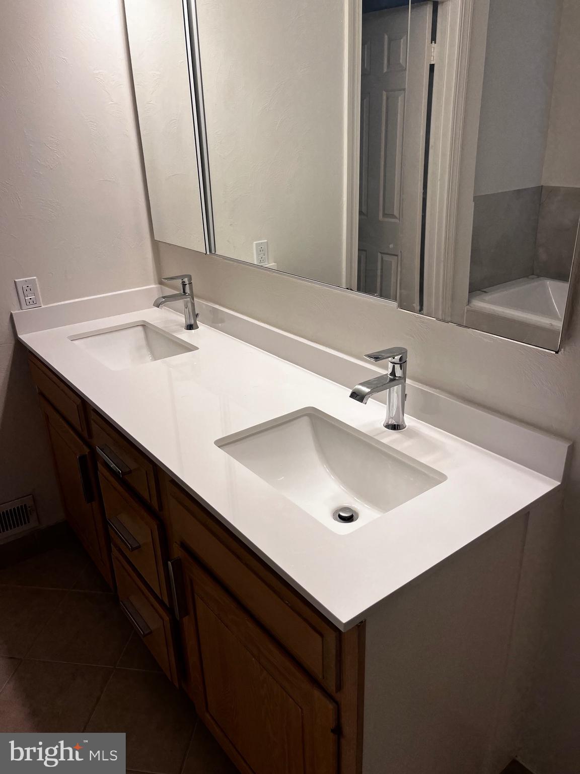 INVERNESS FOREST - Residential Lease