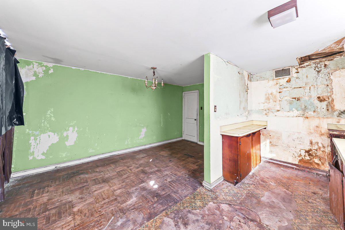 LANSDOWNE PARK - Residential