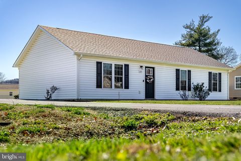 Homes For Sale - 107 Eighth Street<br/> Rockingham County, GROTTOES, VA 24441