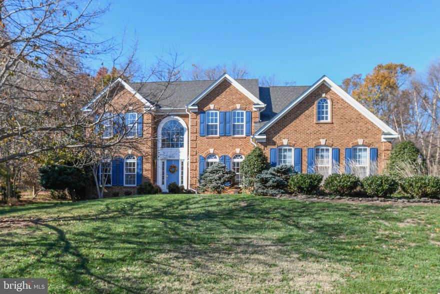 Simply Stunning brick front single family home with 3 car side load garage, located in popular Brookside on the DC side of Warrenton. 4 Bedrooms, 4.5 baths, Impressive center hall colonial w/ 2 story foyer. Hardwood flooring throughout the entire main level, stairs, upstairs hall and master bedroom. Gorgeous and Spacious chefs kitchen, upgraded granite counter tops, elegant cherry cabinets, a huge over sized island. Light & bright breakfast/morning room,  two-story family room w/ stone gas fireplace,  private office, upstairs bedrooms  include Jack & Jill bath and princess bedroom w/ full bath. Extremely large  master suite w/ cozy sitting area.  Master bathroom has separate vanities, shower stall, and jetted soaker tub, basement has second gas fireplace, large rec room area, media room, full bath and plenty of storage room. Exterior professional landscaped.. Conveniently located to Restaurants, shops and I-66 and US-29!