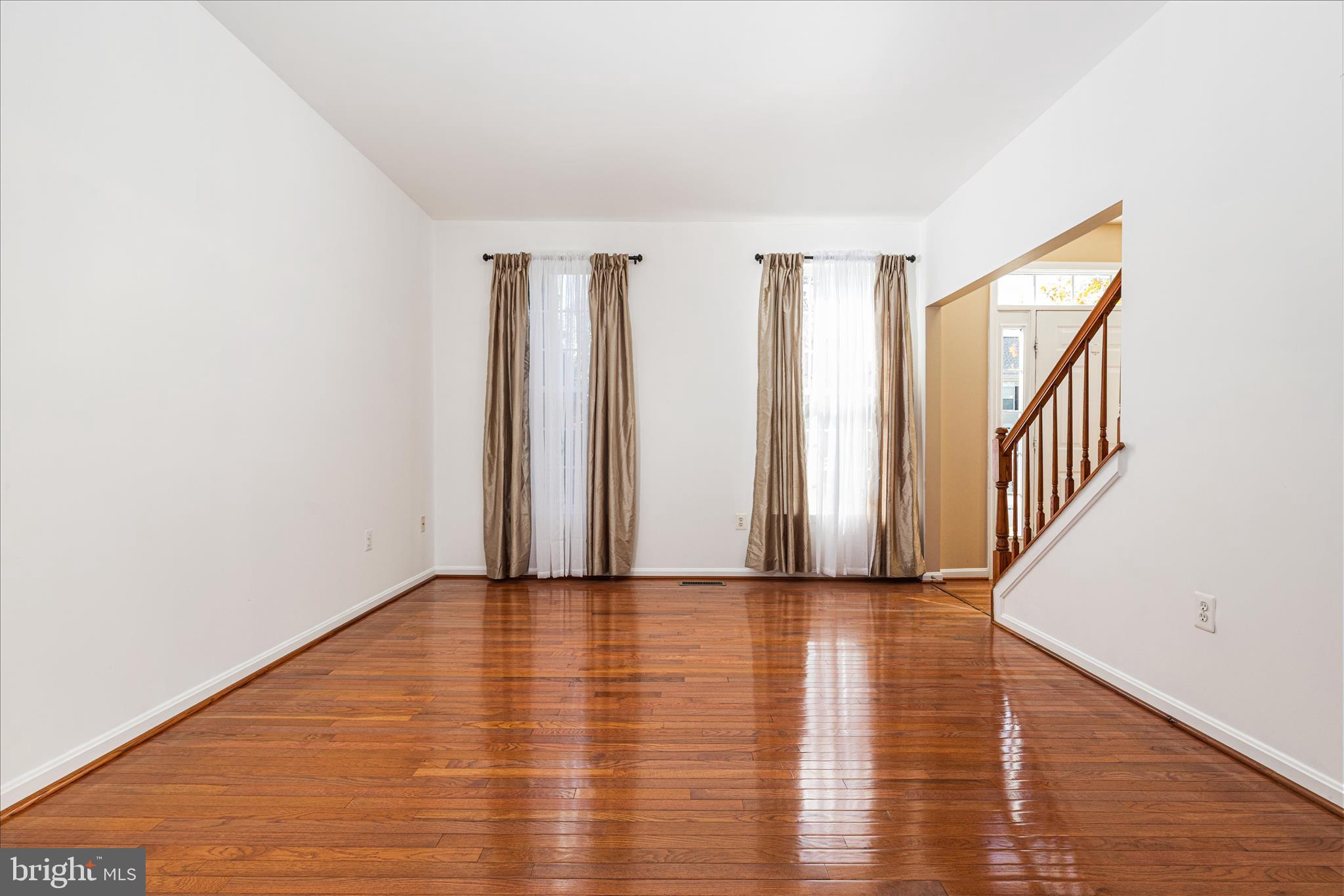 ROUND HILL - Residential