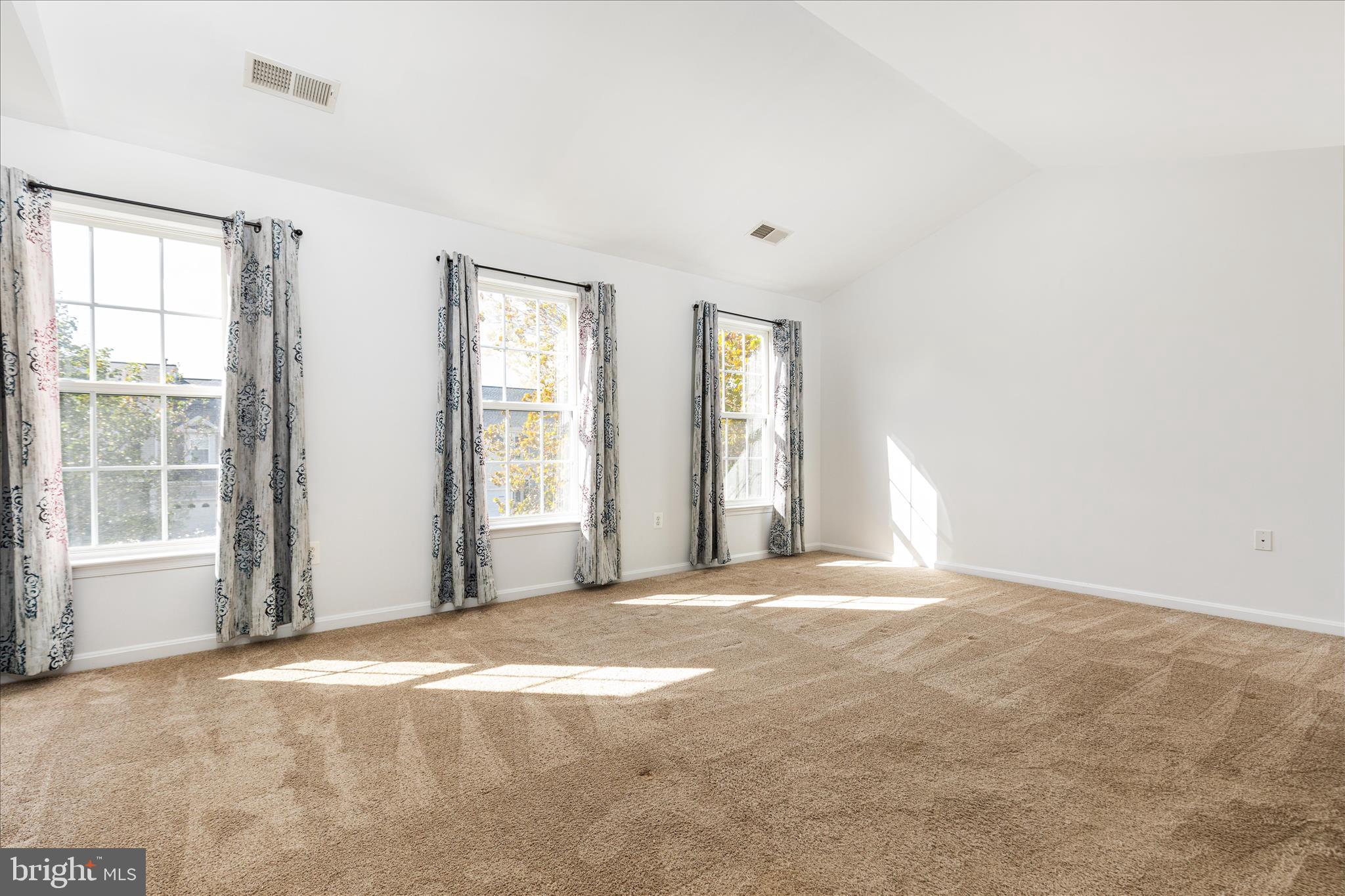 ROUND HILL - Residential