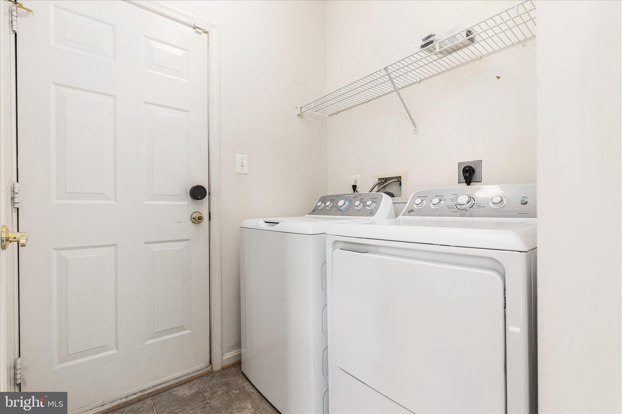 ROUND HILL - Residential