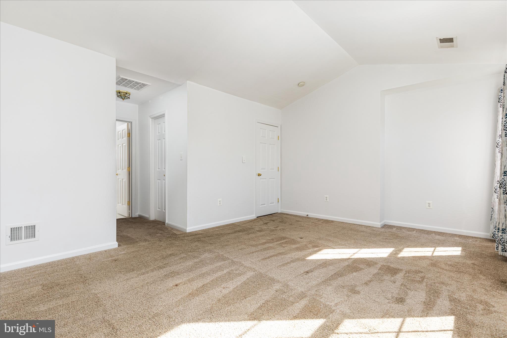 ROUND HILL - Residential